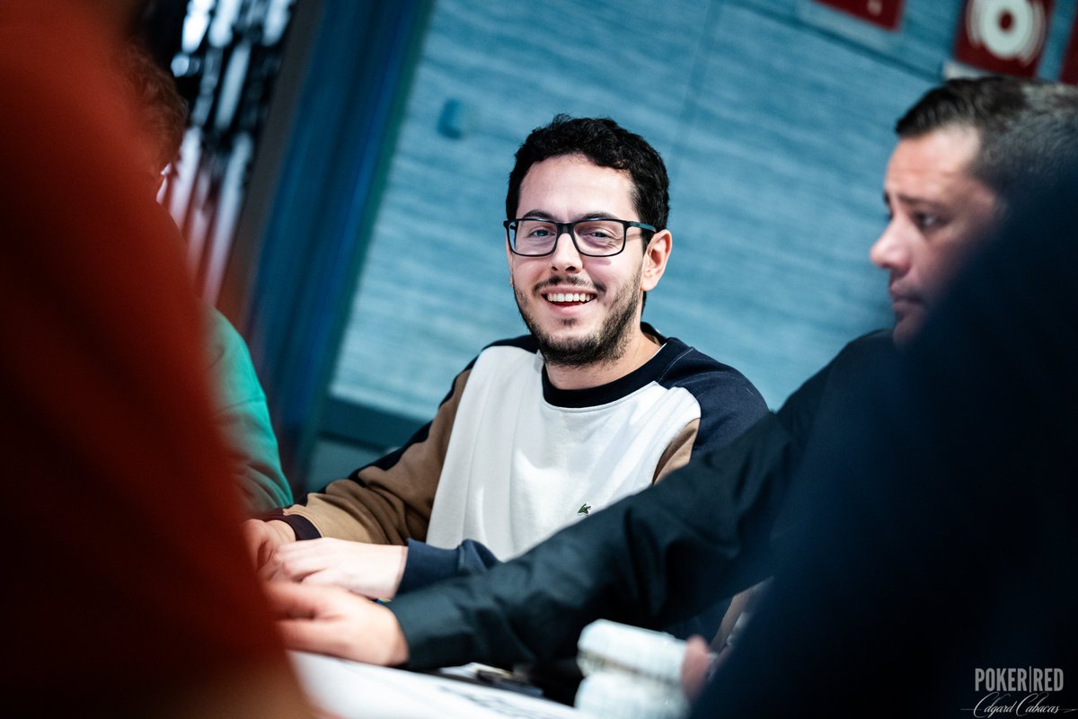 EducaPoker (@educapoker) on Twitter photo 🚀 ¡Nueva clase en directo para los alumnos del Cash Project!
🤝 A las 13:30 <a href="/v3rson/">Matias G.A</a> y <a href="/PalomoRover/">Rover_palomo</a> estarán haciendo una revisión de manos BB vs. SB en 4-bet pots.
🟡 Disponible para Cum Laude.
📺 educapoker.com/clases/revisio… 🚀 ¡Nueva clase en directo para los alumnos del Cash Project!
🤝 A las 13:30 <a href="/v3rson/">Matias G.A</a> y <a href="/PalomoRover/">Rover_palomo</a> estarán haciendo una revisión de manos BB vs. SB en 4-bet pots.
🟡 Disponible para Cum Laude.
📺 educapoker.com/clases/revisio…