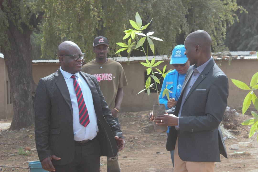 The boy from Shekwa🇿🇼 (@mhlangajohanne) on Twitter photo Yesterday Tongogara Refugee Settlement had the privilege of hosting the first ever Male Engagement Symposium supported by the <a href="/GenderZimbabwe/">Zimbabwe Gender Commission</a> under the theme "Accelerating Male Involvement in Gender Equality Issues." Over 500 men and women attended the event. Yesterday Tongogara Refugee Settlement had the privilege of hosting the first ever Male Engagement Symposium supported by the <a href="/GenderZimbabwe/">Zimbabwe Gender Commission</a> under the theme "Accelerating Male Involvement in Gender Equality Issues." Over 500 men and women attended the event.