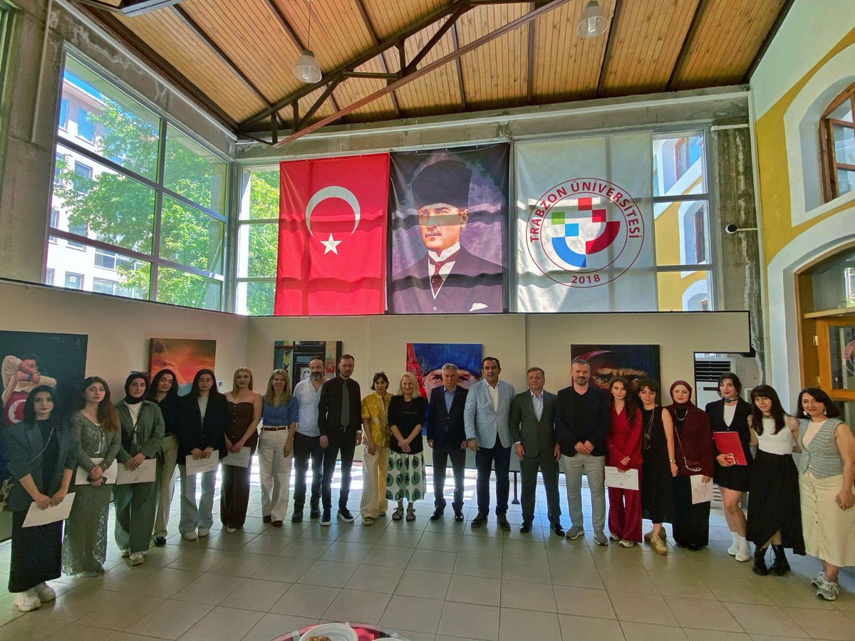 gstftrabzonuni's tweet photo. Fakültemiz akademisyenlerinden Öğr. Gör. Dr. Serdar YILMAZ ve atölye öğrencilerinin eserlerinden oluşan “19 Mayıs Gençlik ve Spor Bayramı” Resim Sergisi, 20 Mayıs 2025 tarihinde fakültemiz sanat galerisinde açılmıştır.

Haberin detayları: https://t.co/bmqY4SasXi

@trabzonuniv https://t.co/jwx1g8XW56