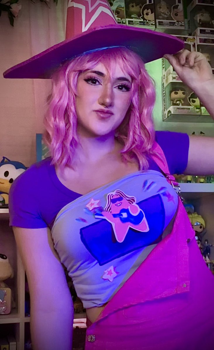 zigzagpuppyy's tweet photo. Joss cosplay from Fortnite!! :D 🧪💖

#joss #jossfortnite #Fortnite #cosplay #fortnitecosplay #cosplayer https://t.co/mLQCTaCFZw