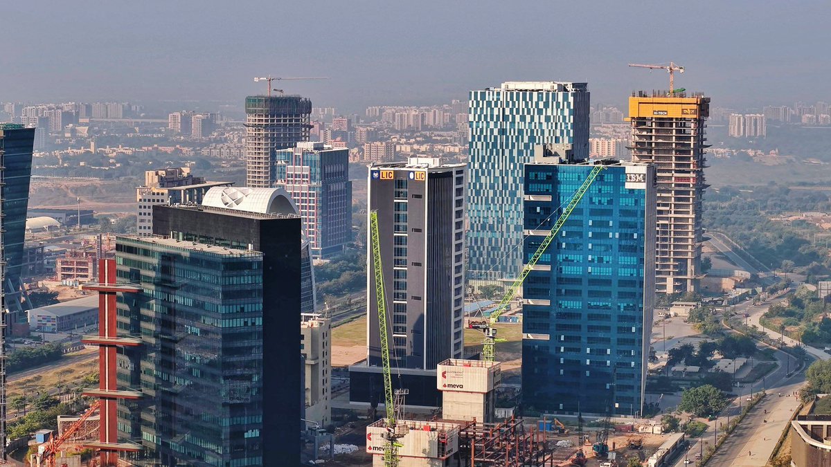 🚨 Cognizant has launched its new techfin center in GIFT City, Gujarat.

Jobs—2,000.