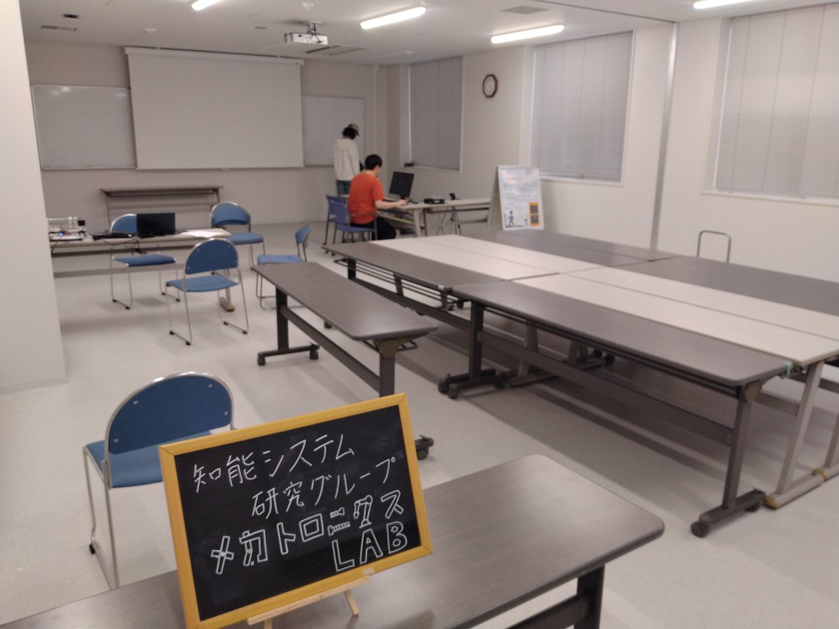 GdCane's tweet photo. 明日24日、大阪公立大学中百舌鳥キャンパスの大学祭内で研究紹介を行います。車輪付き杖型ガイドナビやマルチコプタ、学生の作品などの紹介を予定しています。B7棟W211です。
#大阪公立大学
#友好祭 https://t.co/iKFUDm1gYo
