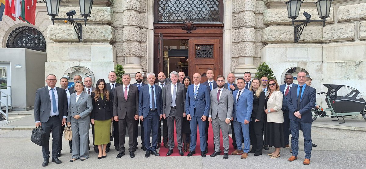 SRBinOSCE's tweet image. As part of their study visit to Austria, the 14th Class of the Higher Security and Defense Studies visited the headquarters of the OSCE, attending the meeting of the Permanent Council.
During the visit, the participants were introduced to the current state of affairs within the…