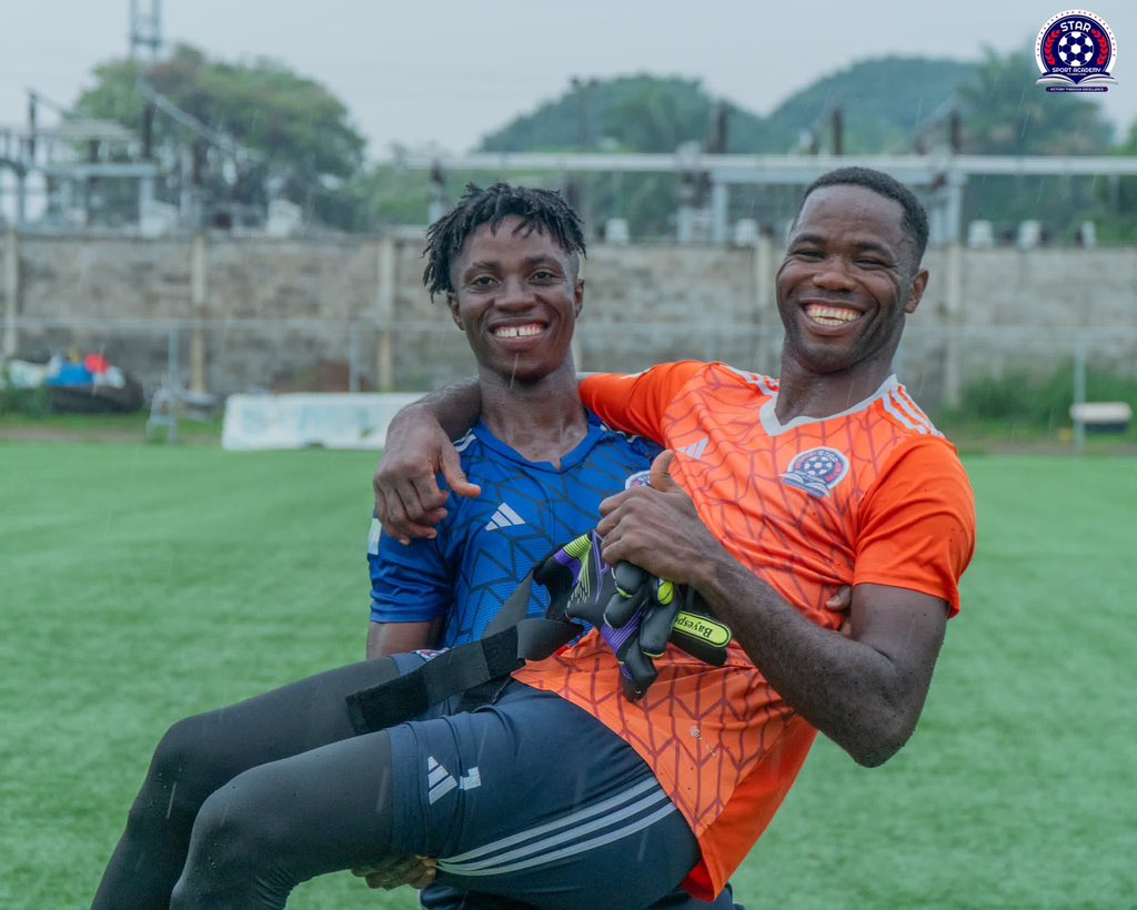 AlphaFawundu1's tweet photo. Our Squad gathering momentum ahead of the next Leone Rock task

Our buildup as Saturday's big match edging closer - Star Sport Academy picked up new motivation for Leone Rock Premier League meeting with Bo Rangers.

#StarSportAcademy #VictoryThroughExcellence https://t.co/ATWqR3uWAv