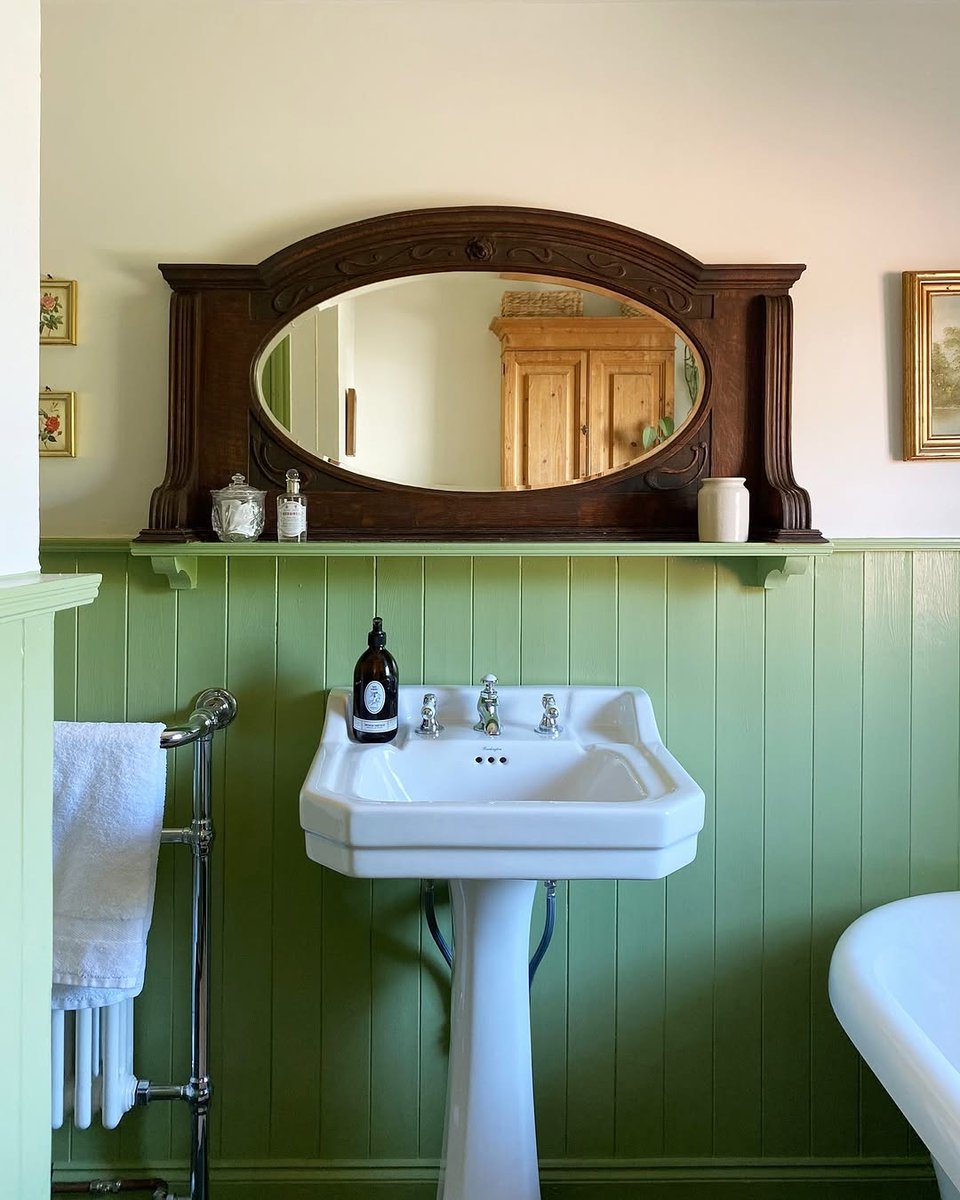 Colour blocking provides a simple way to introduce colour to a small space without overwhelming the room.

@becksboulter chose Chelsea Green II, a lively, energising green, for the lower walls of this bathroom, paired with Sand III on the upper walls and ceiling.