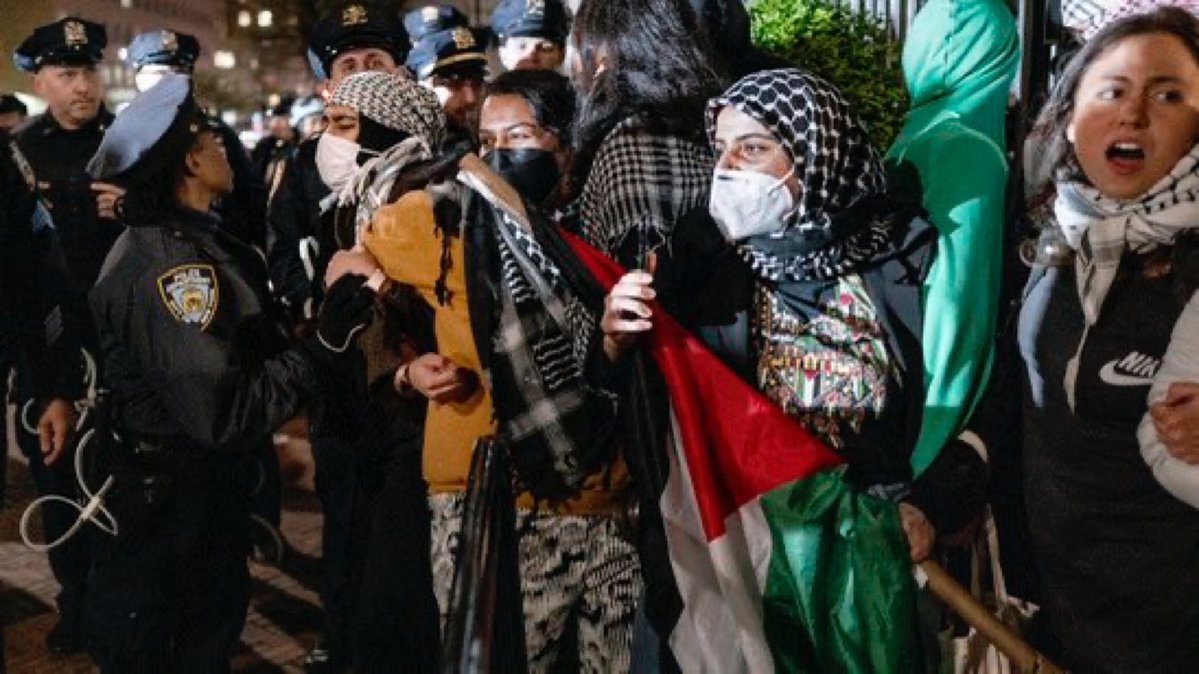 MilaLovesJoe's tweet image. This should PISS YOU OFF!
At Columbia University there are 35,978 student enrolled.
Out of those a whopping 20,321 are INTERNATIONAL STUDENTS.
American students at a American ivy league university are the MINORITY.
Its no wonder Columbia has turned into JIHAD CENTRAL.