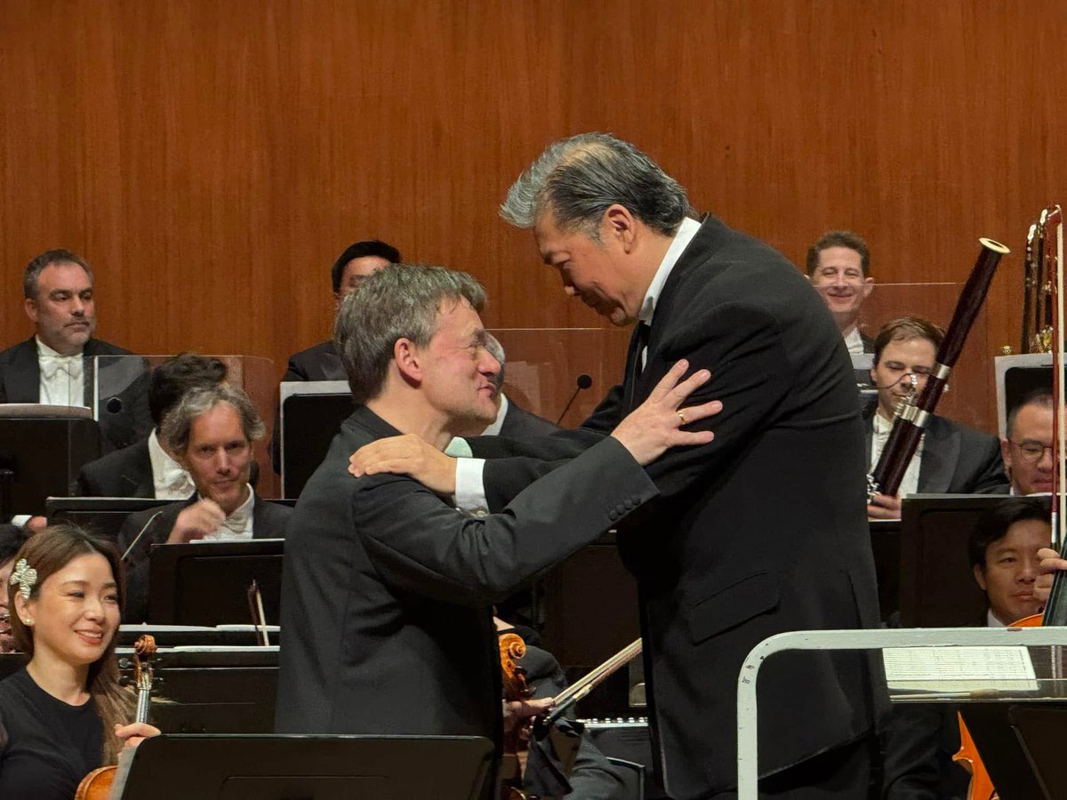MaestroLongYu's tweet photo. It feels like no time has passed since Frank Peter Zimmermann and I first met and played together those many years (30+!) ago. What a special evening on Thursday in HK to join with him and the @hkphilharmonic for Elgar’s Violin Concerto. https://t.co/Gsz7US80wa