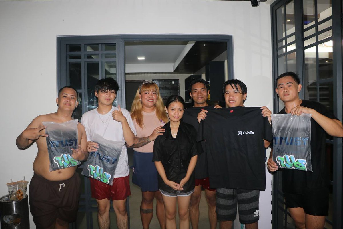 ShaloWeb3's tweet photo. Proof that crypto brings people together—over pizza and pool parties!
#TrustwalletxCoinexBTCPizzaDay @coinexcom @cryptitaplays @TrustWallet https://t.co/vkyBvewSSp