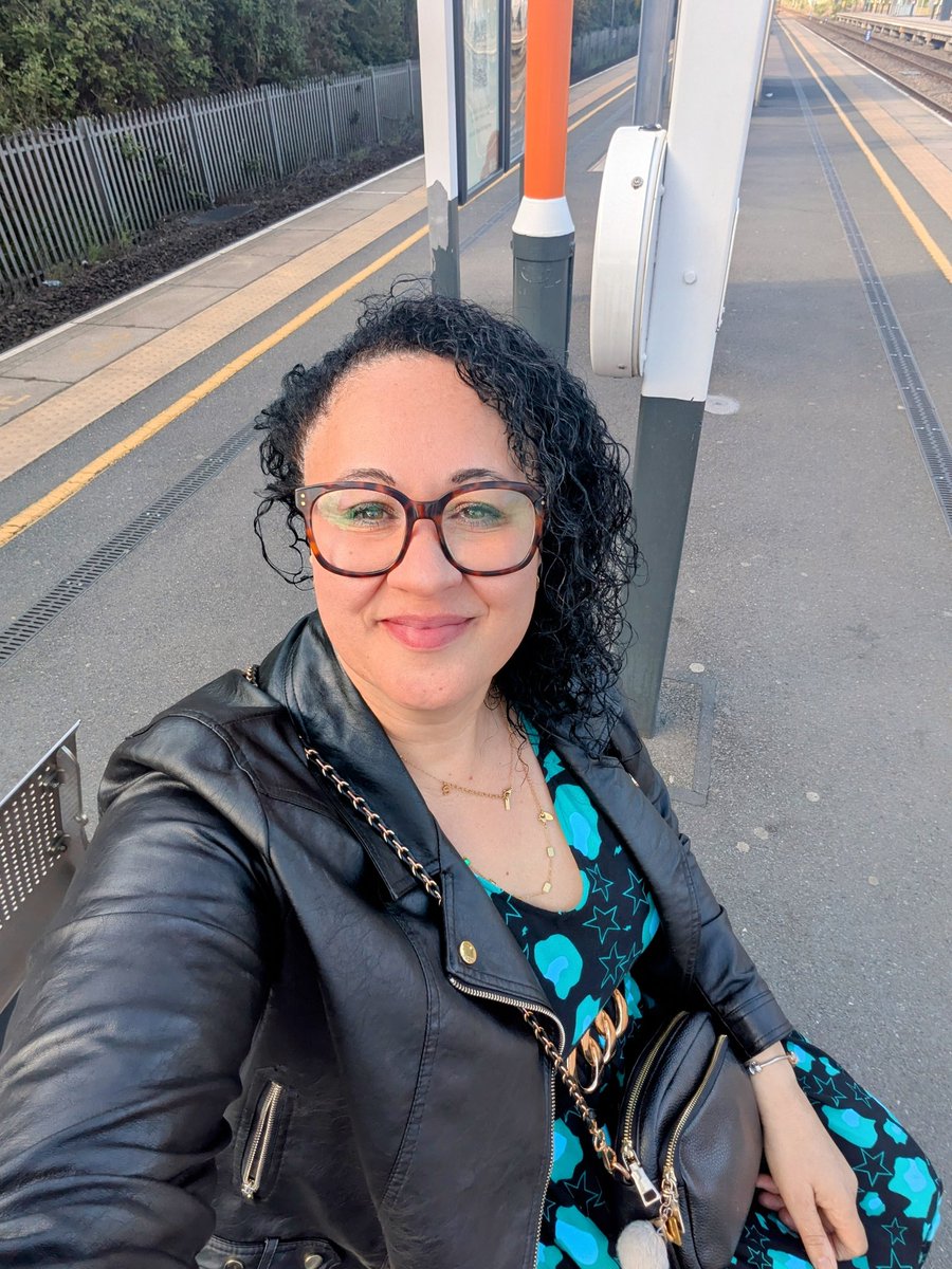 Susan Price (she/her) (@susanpricerd) on Twitter photo On my way to the <a href="/AHAwards/">AHAwards💙</a> 🏆
Looking forward to meeting fellow #AHPs & #HealthcareScientists & hearing more about the AMAZING work that is being done!
Rooting for #Dietitian <a href="/rhia_saggu/">Rhia Kaur Saggu</a>👏🏾
See you soon <a href="/AlisonCulkin/">Dr Alison Culkin</a> <a href="/PMcArdleRD/">Dr Paul McArdle RD 🏳️🌈🇪🇺🇬🇧</a> <a href="/EmilyWaltersRD/">Emily Walters</a>
<a href="/UHBTherapy/">UHB Therapy Services</a> <a href="/BDA_Dietitians/">British Dietetic Association</a> On my way to the <a href="/AHAwards/">AHAwards💙</a> 🏆
Looking forward to meeting fellow #AHPs & #HealthcareScientists & hearing more about the AMAZING work that is being done!
Rooting for #Dietitian <a href="/rhia_saggu/">Rhia Kaur Saggu</a>👏🏾
See you soon <a href="/AlisonCulkin/">Dr Alison Culkin</a> <a href="/PMcArdleRD/">Dr Paul McArdle RD 🏳️🌈🇪🇺🇬🇧</a> <a href="/EmilyWaltersRD/">Emily Walters</a>
<a href="/UHBTherapy/">UHB Therapy Services</a> <a href="/BDA_Dietitians/">British Dietetic Association</a>