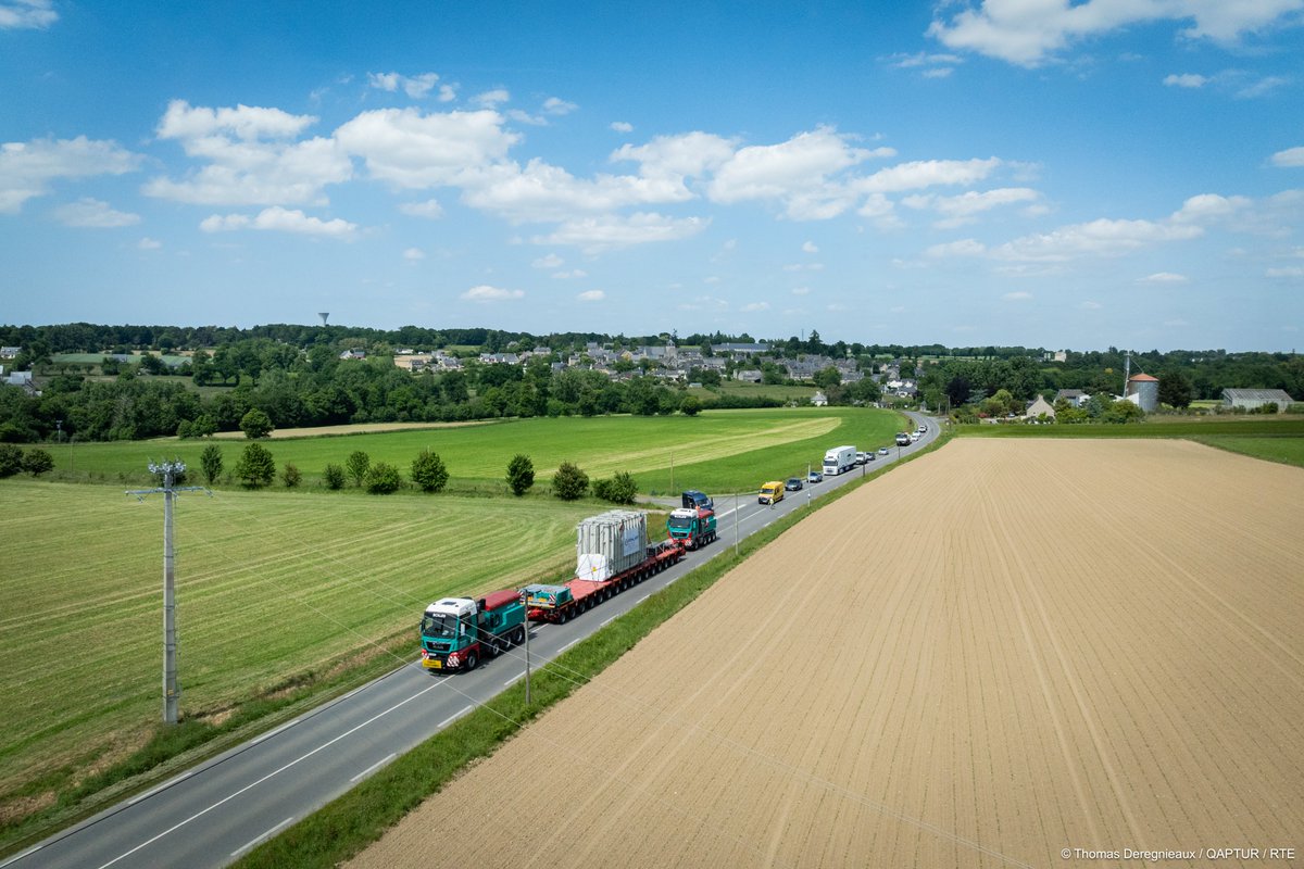 🚧[CONVOI EXCEPTIONEL] un nouveau transformateur au poste électrique de Belle Epine à #Rennes 

Cet équipement indispensable pour abaisser la tension sur le réseau (de 225kV à 90kV), permettra de renforcer l’alimentation ⚡ de #Rennes et #IlleetVilaine à partir de 2026 et ainsi