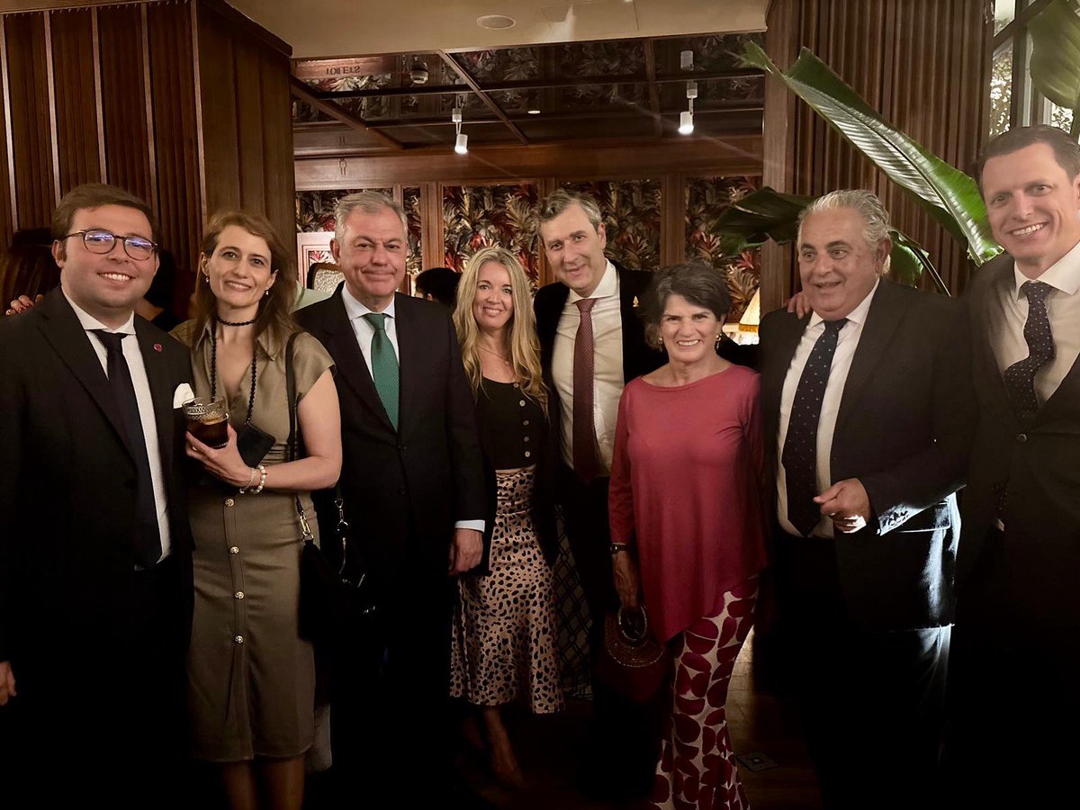 AJE Sevilla - Jóvenes Empresarios de Sevilla (@ajesevilla) on Twitter photo 🔴Anoche, nuestro director gerente <a href="/agustinmorilla_/">Agustín Morilla</a> celebró el 1er aniversario del <a href="/OnlyYOUHotels/">Only YOU Hotels</a> Sevilla junto a personalidades locales.
Enhorabuena por su apuesta por nuestra ciudad y por seguir haciendo de Sevilla un referente. ¡Felicidades! 🎉👏
#ajenopara #somosaje 🔴Anoche, nuestro director gerente <a href="/agustinmorilla_/">Agustín Morilla</a> celebró el 1er aniversario del <a href="/OnlyYOUHotels/">Only YOU Hotels</a> Sevilla junto a personalidades locales.
Enhorabuena por su apuesta por nuestra ciudad y por seguir haciendo de Sevilla un referente. ¡Felicidades! 🎉👏
#ajenopara #somosaje