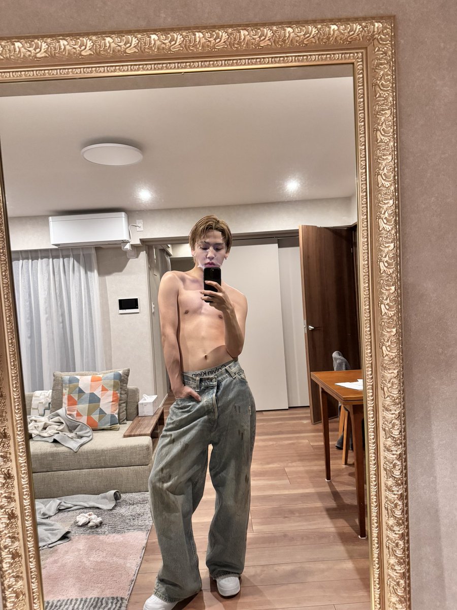 jp___sohei's tweet image. The Acne’s pants is so cute🩵