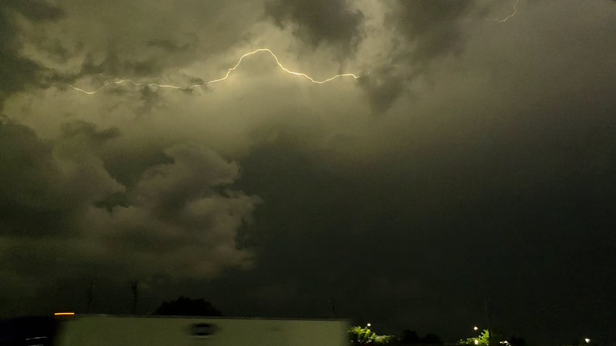 jdavis_wx's tweet image. Morning thunderboomers made for a pretty drive home!
#atxwx #txwx #wxtwitter