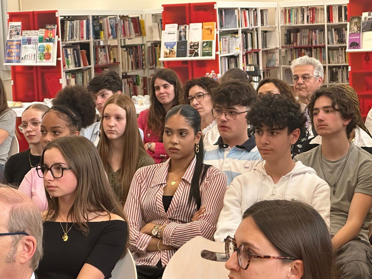 Académie de Limoges (@aclimoges) on Twitter photo Journée nationale en hommage aux victimes de l'esclavage : la rectrice remet les prix aux lauréats académiques du concours "La Flamme de l'Égalité".
👏 au collège de Beynat et au <a href="/TurgotLycee_87/">Lycée Turgot - Limoges</a> pour la qualité de leurs productions engagées.
ac-limoges.fr/ceremonie-de-r… Journée nationale en hommage aux victimes de l'esclavage : la rectrice remet les prix aux lauréats académiques du concours "La Flamme de l'Égalité".
👏 au collège de Beynat et au <a href="/TurgotLycee_87/">Lycée Turgot - Limoges</a> pour la qualité de leurs productions engagées.
ac-limoges.fr/ceremonie-de-r…
