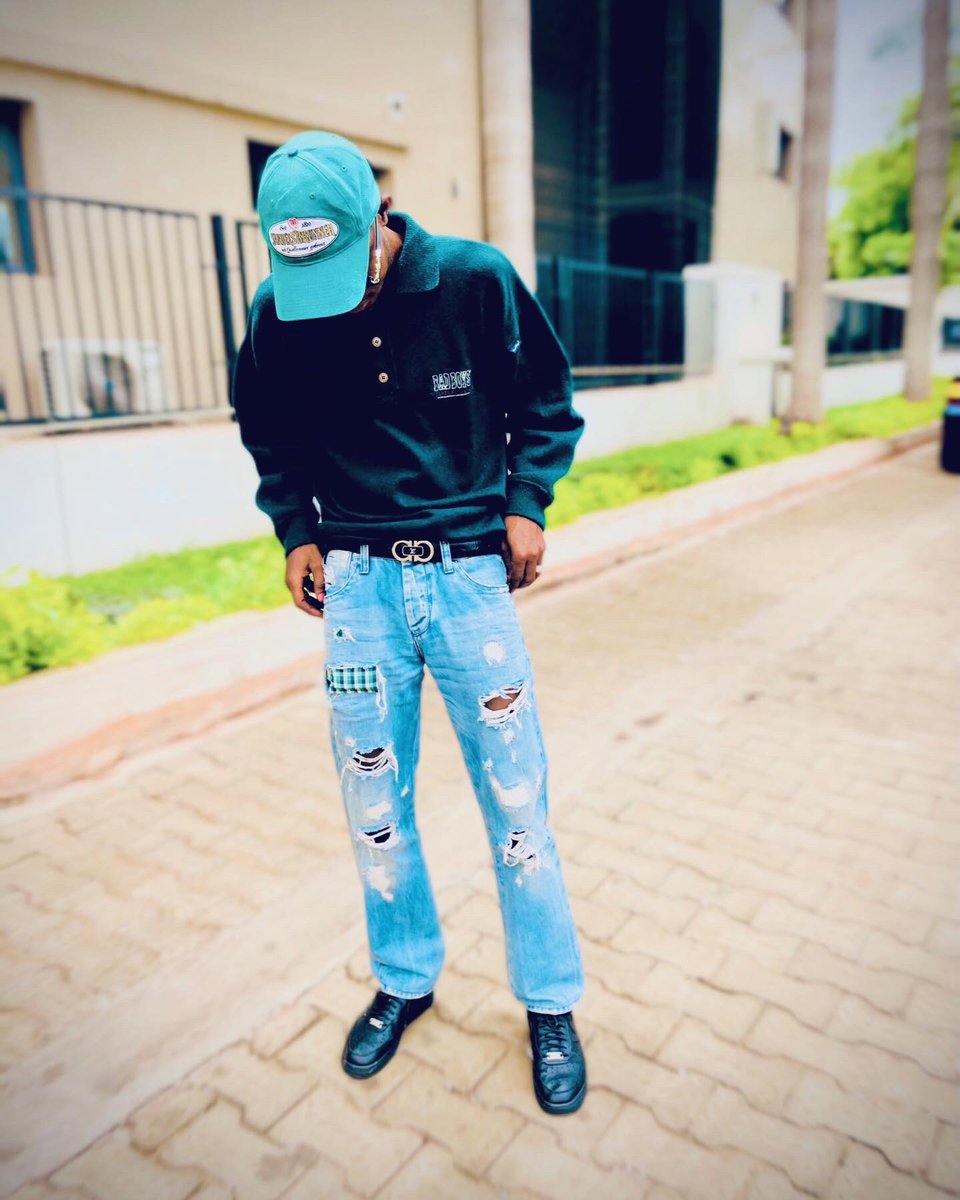 Ib_Choco79's tweet photo. SAURONT JAMAIS 🧠🕊 https://t.co/K81VI87ysz