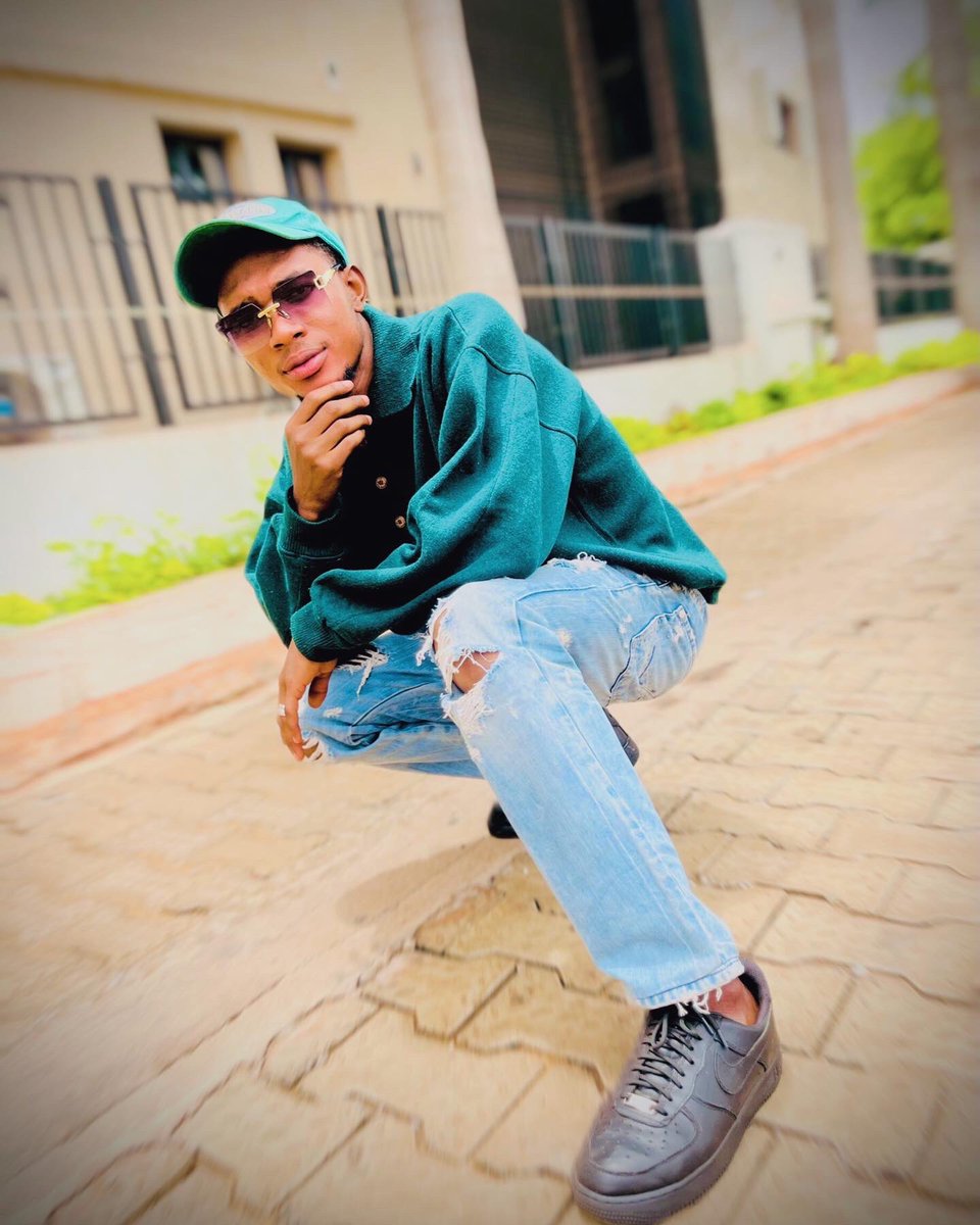 Ib_Choco79's tweet photo. SAURONT JAMAIS 🧠🕊 https://t.co/K81VI87ysz