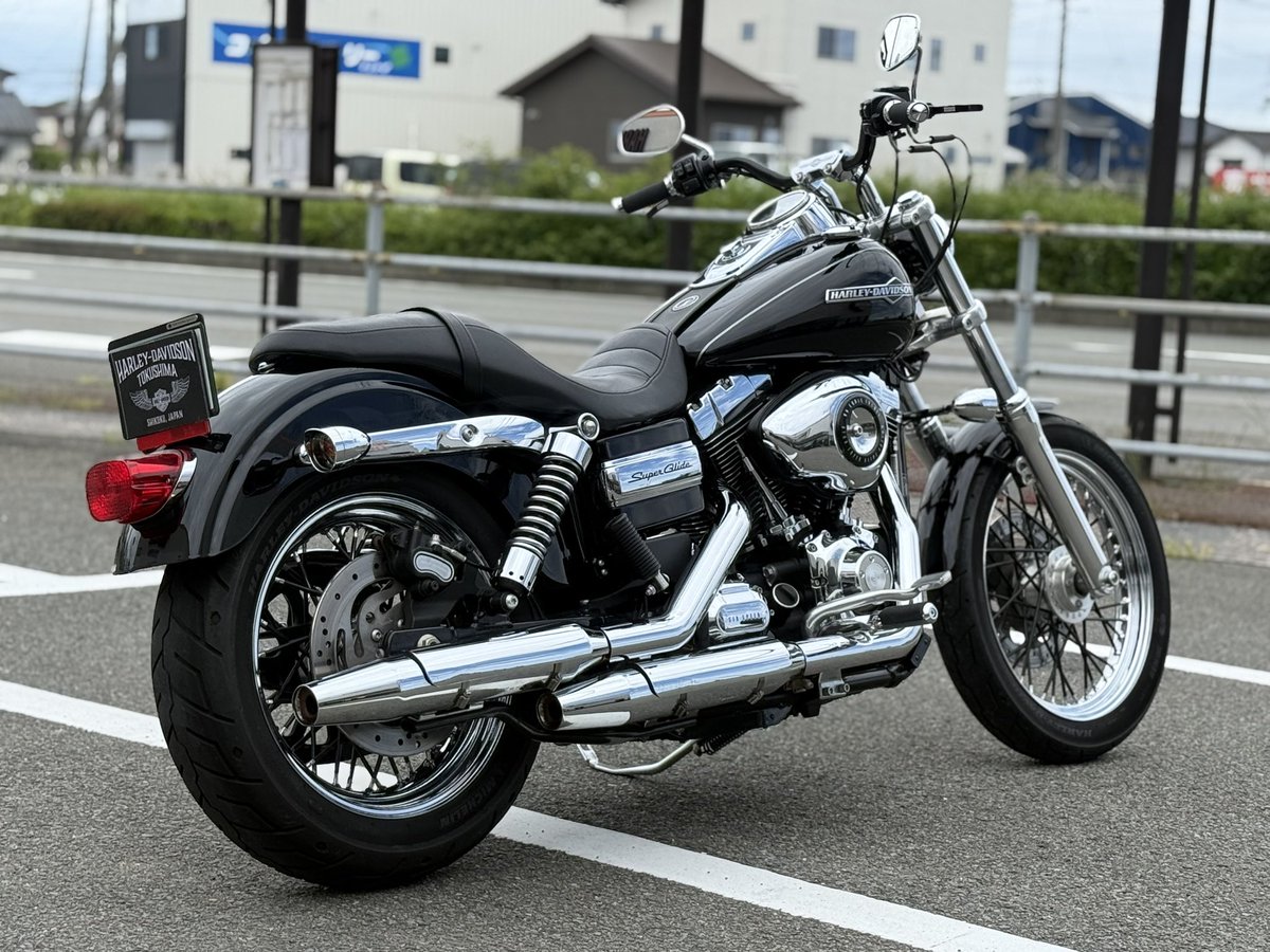 hdtokushima's tweet photo. 先日ご紹介させていただいた #中古車 が仕上がり販売開始です。
2014年モデルの #ダイナモデル!
#ツインカムエンジン で人気あるモデルの
#スーパーグライドカスタム(#FXDC)です。
エンジンなどクロームなので光輝いております。
詳細は↓
https://t.co/OqAnr1zGo3
#ハーレーダビッドソン徳島 https://t.co/hea6G61oTn