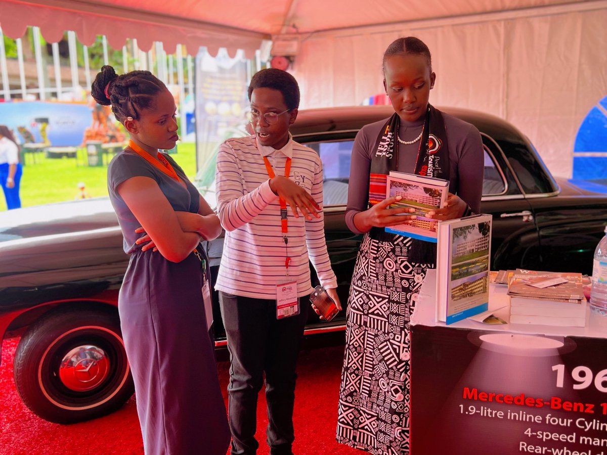 wavamuseum's tweet image. With warmth, knowledge, and insight, our team will walk you through centuries of the 1950s Mercedes benz. Pass by our tent for an unforgetable historical experience

 #POATE2025 #WavaMuseum