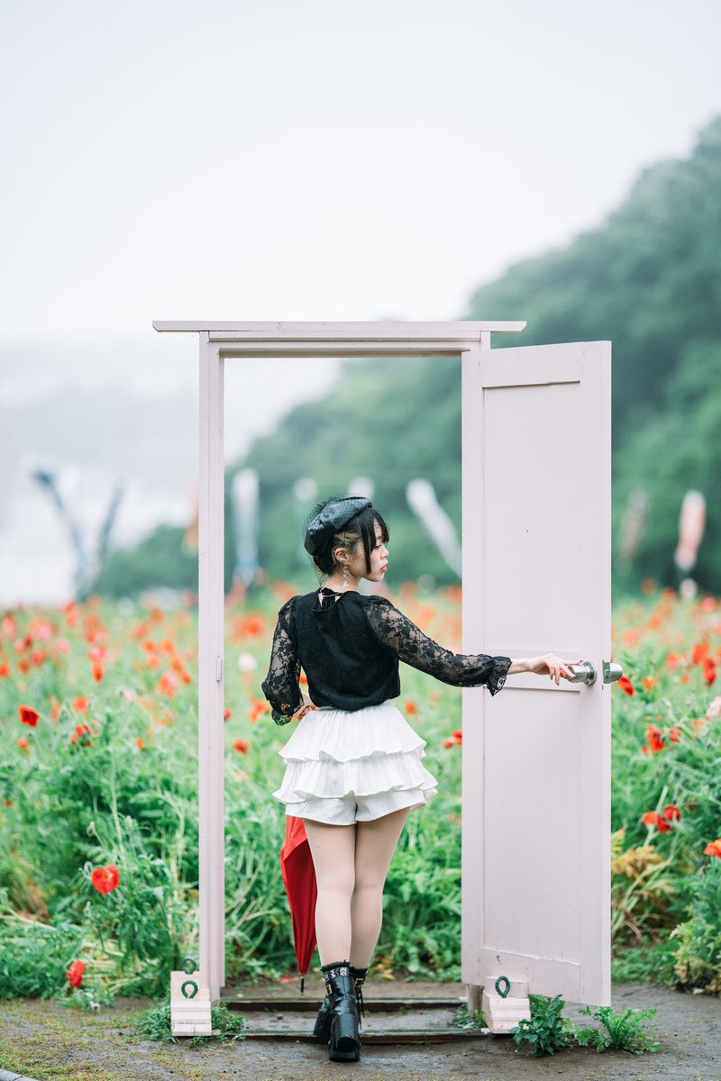 ポピー畑の扉を開けて
.
photo＊<a href="/Pflat6/">p</a>
.
#portrait  #ポートレート
#ポピー