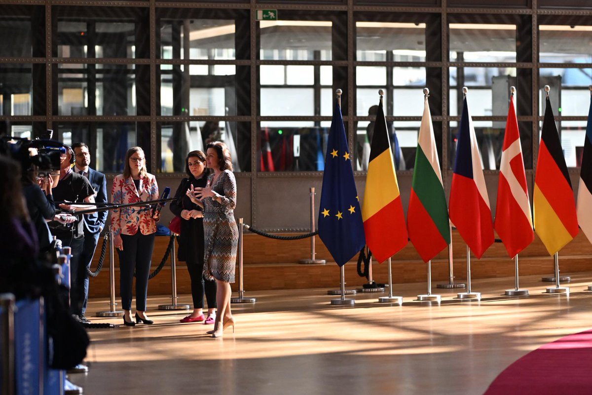 BMBF (@bmbf_bund) on Twitter photo Klare Worte von BM <a href="/DoroBaer/">Dorothee Bär</a> zur dramatischen Lage in #Harvard: „#Wissenschaftsfreiheit ist nicht verhandelbar! Trumps Vorgehen gegen Harvard & int. Studenten widerspricht allem, wofür das ‚Land of the Free‘ stehen sollte – offener Austausch ist essenziell für Forschung & Lehre.“ Klare Worte von BM <a href="/DoroBaer/">Dorothee Bär</a> zur dramatischen Lage in #Harvard: „#Wissenschaftsfreiheit ist nicht verhandelbar! Trumps Vorgehen gegen Harvard & int. Studenten widerspricht allem, wofür das ‚Land of the Free‘ stehen sollte – offener Austausch ist essenziell für Forschung & Lehre.“