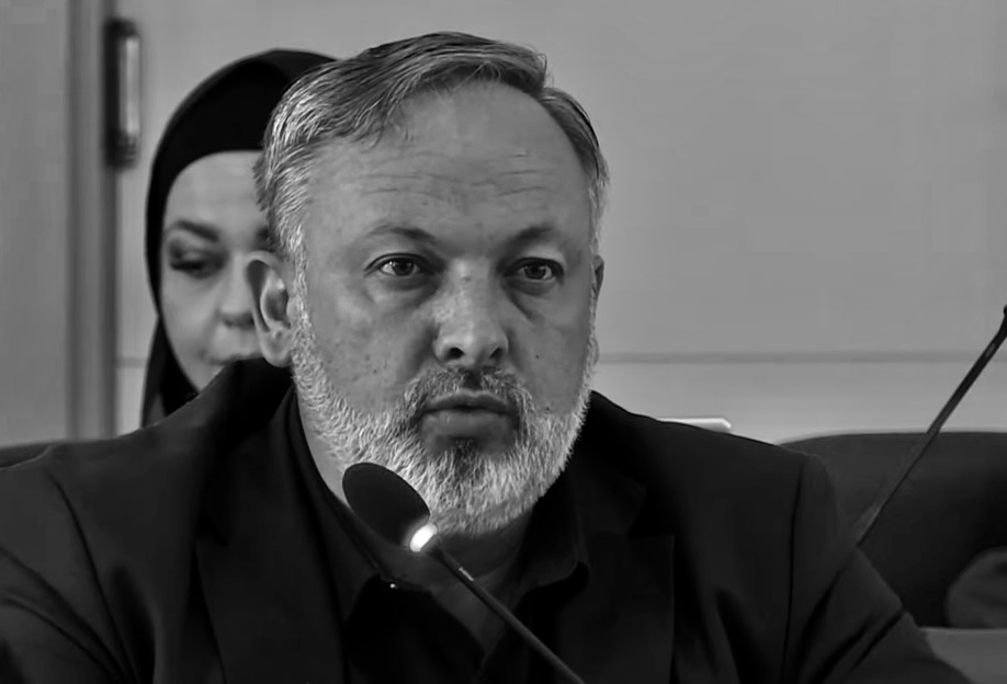 shitbastersi's tweet photo. Ponuda kladionica: "U kojoj minuti diskusije će Dević (SDA) reći POTPUNI HAOS?" https://t.co/CIA0eBudL4