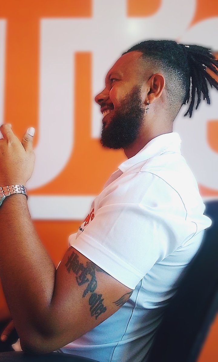 DiegoFe30299931's tweet image. #Curiosidades

1° Frango assado beijando na boca, gosto do envolvimento;

2° Tem que ser mais alto que eu, gosto de proteção;

3° Pretos tem prioridades;

4° Músculos não me chama atenção;

5° Barbas e pêlos ganha ponto extras.

#Vamos #fazseuperfil #preto #barbudo #sorriso #nego