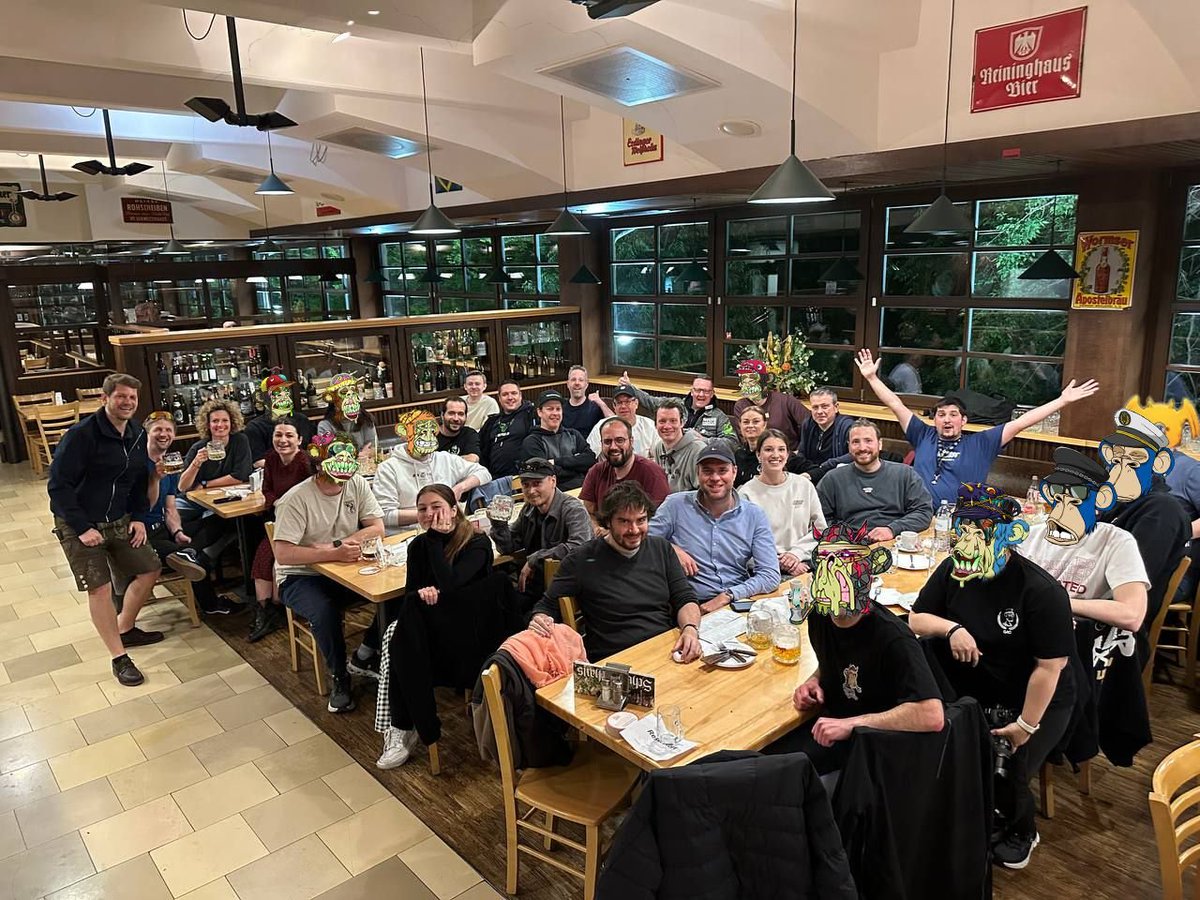 Gm fam👋☕️

Apes strong together🤝

German speaking Ape Club meetup🐵