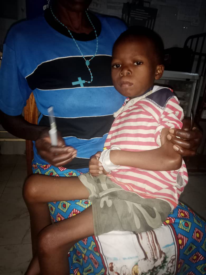 mutimaafrica's tweet photo. His parents were murdered in Goma and he went to live with his grandmother in Lwiro. @uprightafrica assisted, but 2 days later he died from malnutrition.
One more among millions of children suffering wars.
How long will we do nothing?
https://t.co/jnS6mtKROp
#YourHeartForCongo https://t.co/va4F3YEagX