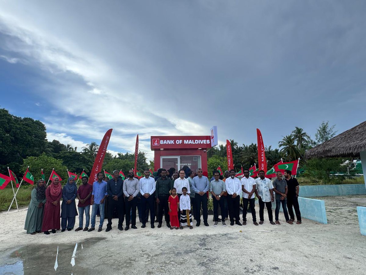 ރައީސުލްޖުމްހޫރިއްޔާ ޑރ. މުޙައްމަދު މުޢިއްޒުގެ ވަޢުދުފުޅާ އެއްގޮތަށް، ށ.ބިލެތްފަހީގައި ބީ.އެމް.އެލް އޭޓީއެމްގެ ޚިދުމަތް ފަށައިފި. އޭ.ޓީ.އެމްގެ ޚިދުމަތް ފެށުމަށް މިއަދު އެ ރަށުގައި ބޭއްވި ރަސްމިޔާތު ޝަރަފްވެރިކޮށްދެއްވީ މިނިސްޓަރ އޮފް ސިޓީސް، ލޯކަލް ގަވަރމަންޓް އެންޑް ޕަބްލިކް