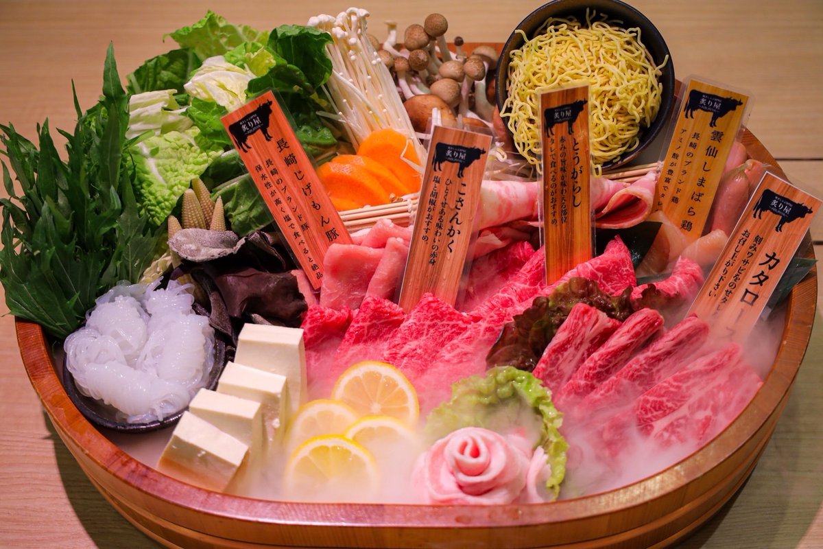 7月より塩浜町にて新規オープン✨

和製ムーガタ　炙り鍋-ABURI NABE-

ムーガタとは？
タイ発祥の焼肉×鍋のハイブリッドなお肉料理🥩
炙り鍋ではそのムーガタを和製アレンジ🇯🇵

厳選された黒毛和牛を使用し、炙り鍋でしか味わえないムーガタをご提供いたします🫶

フォローお願いします💕