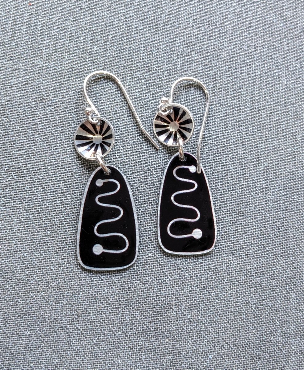 LittleJudyBrown's tweet photo. I love the point where you add the findings (jump rings and earring loops if you were wondering) and they actually become earrings!
#havingfun #aluminiumjewellery #judybrownillustrator @tincanzoo https://t.co/J8KZacrn0g