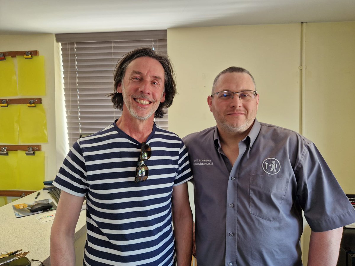 expressautouk's tweet photo. Dave meets Dave

Dave from Express Autocare meets Dave Lillywhite from #Octane Magazine

#Peterborough #garage https://t.co/VszGZ45udQ