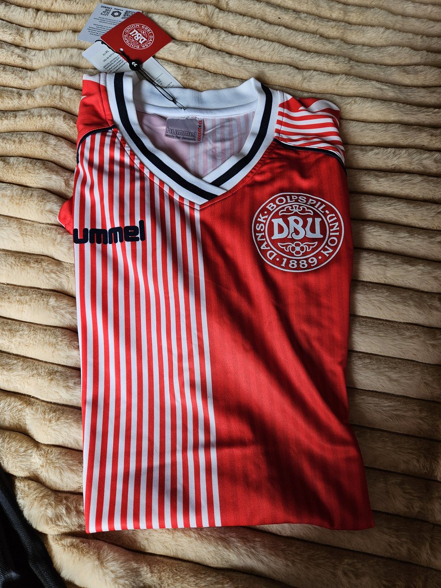 Nye fodboldtrøjer

86 replica og DBU Vs.Suspekt