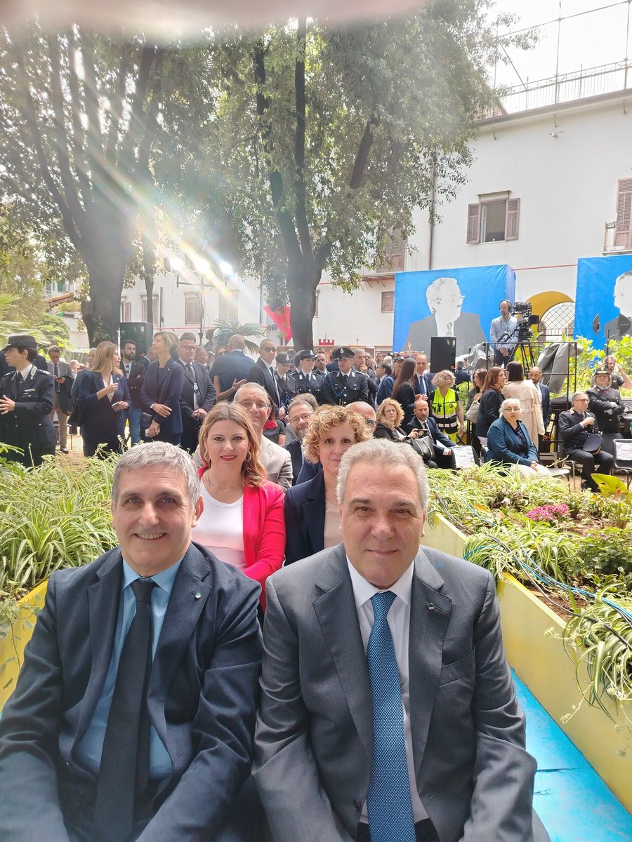 CislSicilia's tweet photo. #23maggio La #CislSicilia partecipa con una delegazione all'inaugurazione del museo del presente e della memoria della Fondazione Falcone. Nel pomeriggio insieme alla @CislPaTp saremo ancora una volta presenti alla manifestazione in via Notarbartolo davanti all'Albero Falcone https://t.co/xpo9JwHwz4
