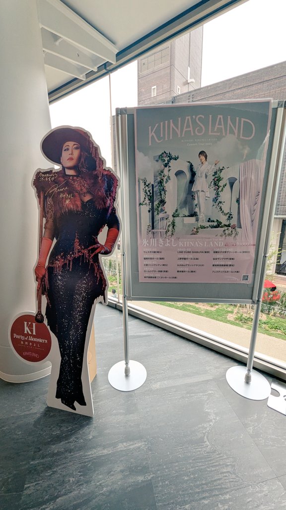 Mentai_Kanefuku's tweet photo. 氷川きよしさんのコンサートにお邪魔しました😍
演歌からポップスまで、
氷川きよし KIINA. ワールド全開✨️✨️✨️
かねふくのテーマソングも歌っていただきました🥰🥰🥰
#PartyofMonsters  #拡散希望
氷川さん公認で拡散希望です🙇 https://t.co/cCscnLRlYE