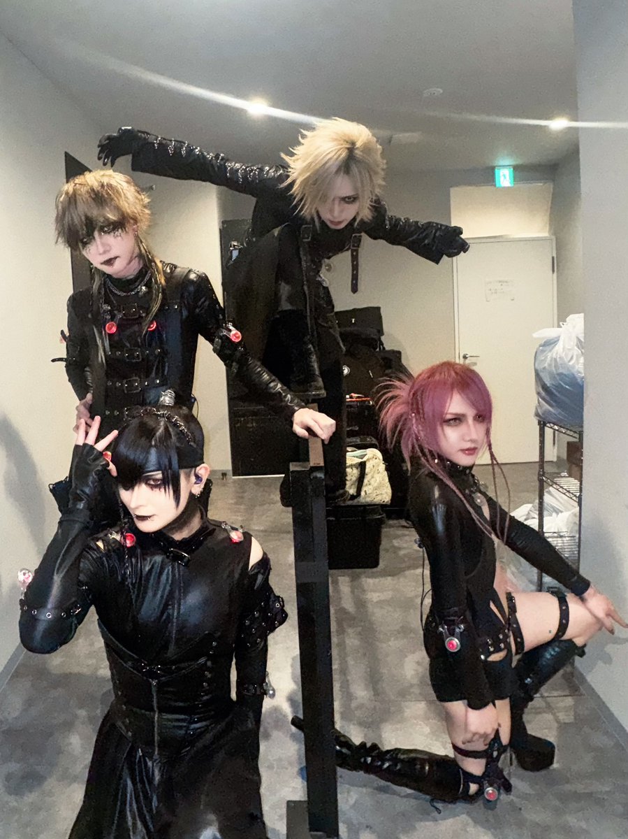 JILUKA Gallery (@jilukagallery) on Twitter photo 