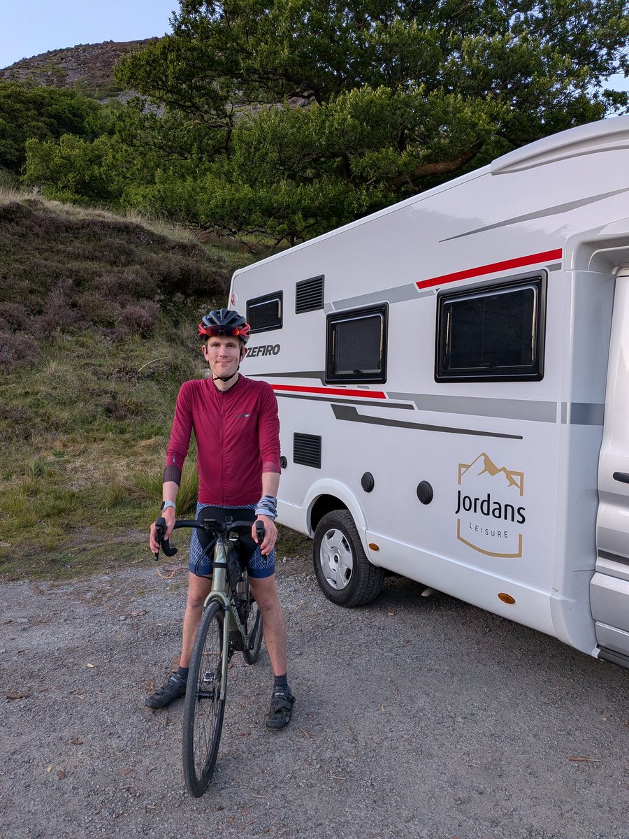 Day 8 of the #446Challenge.  48/446 mountains, 14,410m climbed, 664km ran and cycled. 

No time to update Twitter too so please follow all updates on Instagram.
instagram.com/alexstaniforth…

Download the app on Apple or Android: apps.apple.com/gb/app/446-cha…
Donate: justgiving.com/page/446challe…