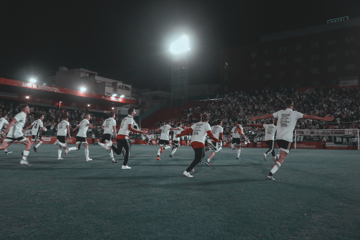 Buenos días, blanquinegros 🤍🖤🤍

4 años del gol de todos los burgaleses 🥲
4 años desde que estamos de vuelta 🔙

#TodaMiVida