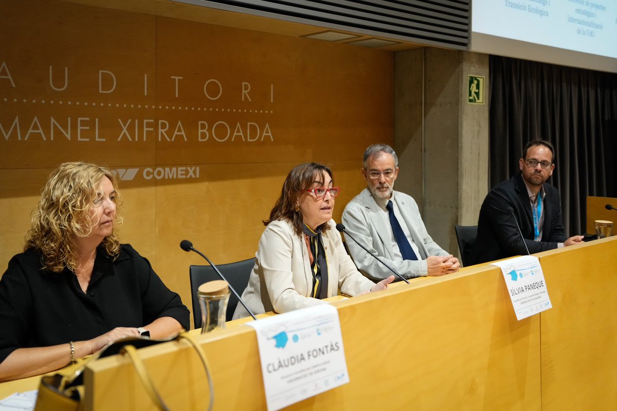 catedraATL's tweet photo. 💧S’ha iniciat la Jornada “Nous Reptes en aigua al territori” a Girona amb la salutació i benvinguda institucional a càrrec de:
🔵 Hble. Sílvia Paneque @gencat 
🔵Dr. Josep Calbó @univgirona 
🔵Dr. @hecmonc @catedraATL 
🔵Dra. Clàudia Fontàs @campusaigua https://t.co/Z31LQZar3P
