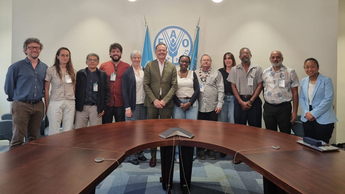 IPC Food Sovereignty (@ipcsovereignty) on Twitter photo The IPC WG on #fisheries met Manuel Barange, director of FAO Fisheries and Aquaculture division. It was the opportunity to share the main challenges SSF are facing worldwide, and to discuss effective participation in FAO processes ✊✊🏾
<a href="/FAOfish/">Fisheries & Aquaculture</a> <a href="/Manu_FAO/">Manuel Barange</a> #SSFGuidelines The IPC WG on #fisheries met Manuel Barange, director of FAO Fisheries and Aquaculture division. It was the opportunity to share the main challenges SSF are facing worldwide, and to discuss effective participation in FAO processes ✊✊🏾
<a href="/FAOfish/">Fisheries & Aquaculture</a> <a href="/Manu_FAO/">Manuel Barange</a> #SSFGuidelines