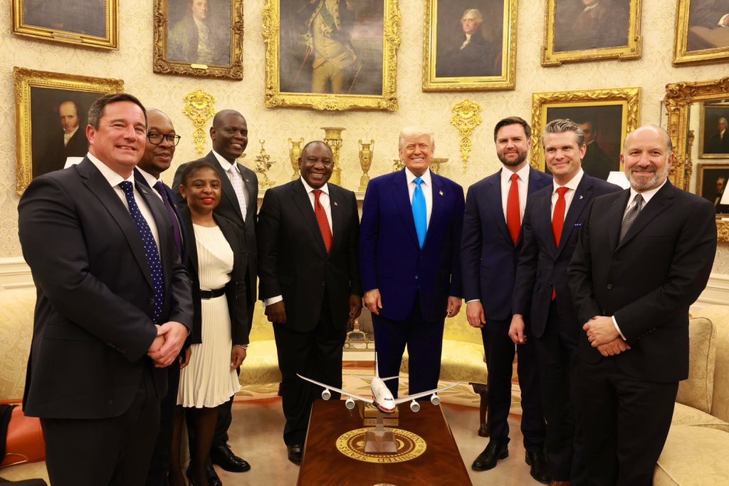 Our South African delegation led by President <a href="/CyrilRamaphosa/">Cyril Ramaphosa 🇿🇦</a> ushered into the Oval Meeting with great nobility, translucency and determination 

Despite pressure ,advancement was made leading to both Nations reaffirming the share commitment and resetting our bilateral relations