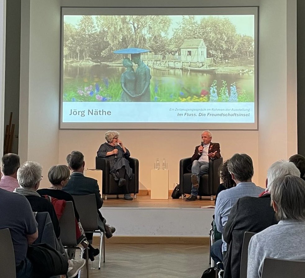 FVereinPotsdamMuseum (@fvpotsdammuseum) on Twitter photo Über 60 Gäste waren gestern bei unserem Zeitzeugengespräch im Rahmen unserer Ausstellung „Im Fluss. Die Freundschasftinsel“, die schon über 4.000 Besucher hatte. Die Kuratorin <a href="/in_Potsdam/">Susanne K. Fienhold Sheen</a> sprach mit dem langjährigen Inselgärtner Jörg Näthe. Über 60 Gäste waren gestern bei unserem Zeitzeugengespräch im Rahmen unserer Ausstellung „Im Fluss. Die Freundschasftinsel“, die schon über 4.000 Besucher hatte. Die Kuratorin <a href="/in_Potsdam/">Susanne K. Fienhold Sheen</a> sprach mit dem langjährigen Inselgärtner Jörg Näthe.