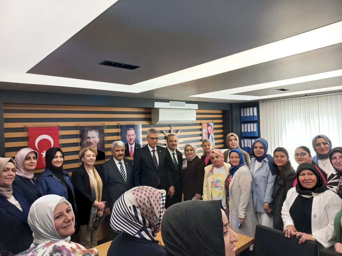 📍<a href="/Akparti/">AK Parti</a> #Kocaeli İl Başkanlığı

Sağlık Bakanımız Sayın Prof.Dr.Kemal Memişoğlu’nun il başkanlığımıza ziyaretinin ardından kadın kolları başkanlığımıza yaptığı özel ziyaret için çok teşekkür ediyoruz.
Sayın bakanımızı ağırlamaktan büyük mutluluk duyduk.💐

<a href="/drmemisoglu/">Prof. Dr. Kemal Memişoğlu</a>