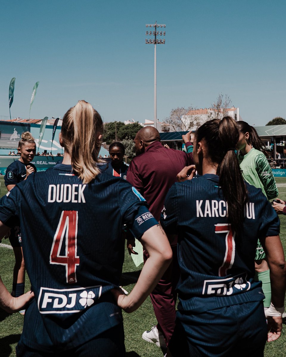PSG Féminines (@psg_feminines) on Twitter photo Nos parisiennes sont menées de 2 buts à la pause.
On ne lâche rien 15 minutes pour aller décrocher une place en finale !
<a href="/worldsevens_/">World Sevens Football</a> Nos parisiennes sont menées de 2 buts à la pause.
On ne lâche rien 15 minutes pour aller décrocher une place en finale !
<a href="/worldsevens_/">World Sevens Football</a>