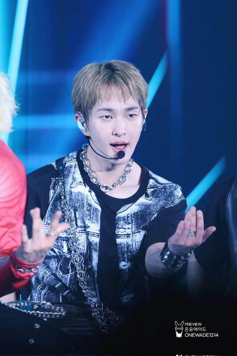 sexyjinki's tweet photo. #ONEW #온유 #オニュ https://t.co/POjtEzZ3dS