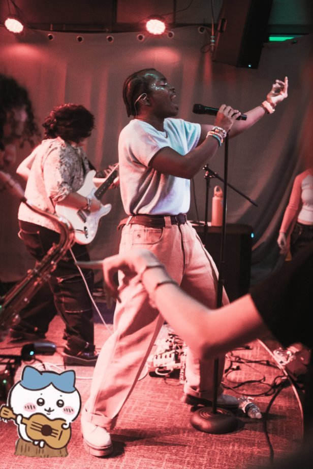 ClockOfMeantime's tweet image. Did you know? Popular character Hachiware from 'Chiikawa' once performed with hit musician Jhariah? Not many are aware of this fact.