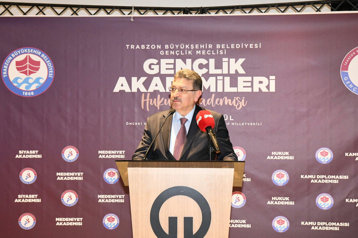 ahmetmgenc's tweet photo. Gençlik Meclisimizin düzenlediği “Gençlik Akademileri kapsamında, önceki dönem Adalet Bakanımız ve AK Parti Grup Başkan Vekilimiz Sn. Abdulhamit Gül’ün katılımlarıyla gerçekleşen Hukuk Akademisi programımızda gençlerle buluştuk… https://t.co/aLyuBslBdK
