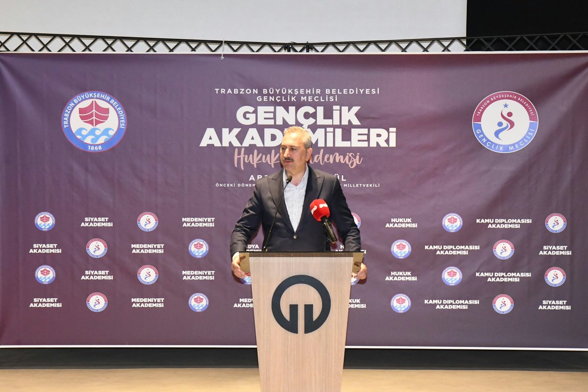 ahmetmgenc's tweet photo. Gençlik Meclisimizin düzenlediği “Gençlik Akademileri kapsamında, önceki dönem Adalet Bakanımız ve AK Parti Grup Başkan Vekilimiz Sn. Abdulhamit Gül’ün katılımlarıyla gerçekleşen Hukuk Akademisi programımızda gençlerle buluştuk… https://t.co/aLyuBslBdK