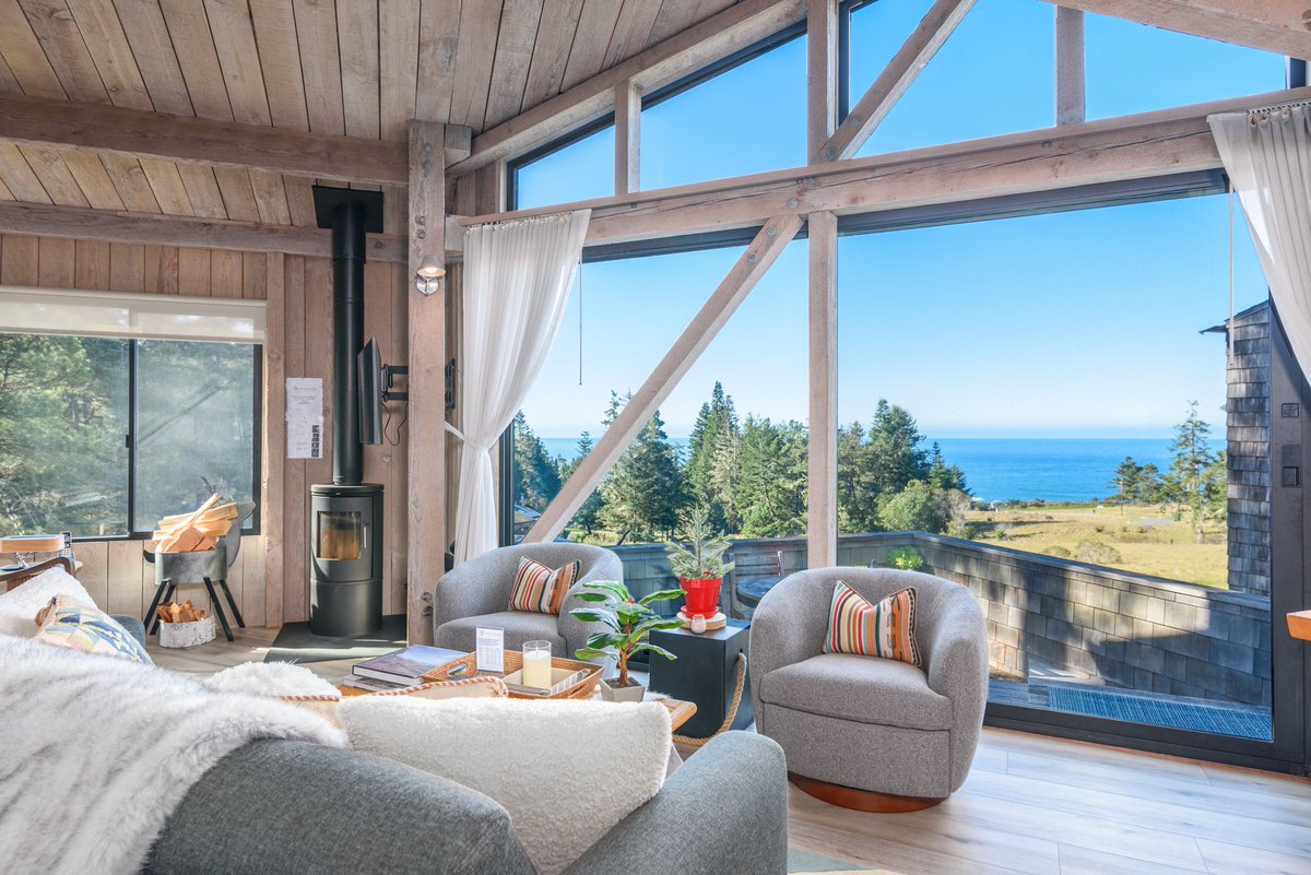 🚀 The U.S. vacation rental industry is booming—projected to hit $103 billion by 2033! 🌟 

Want to join a proven, scalable business model with low cost of entry? 

Read our latest blog to see how you can capitalize on this thriving industry: grandwelcomefranchise.com/why-entreprene…