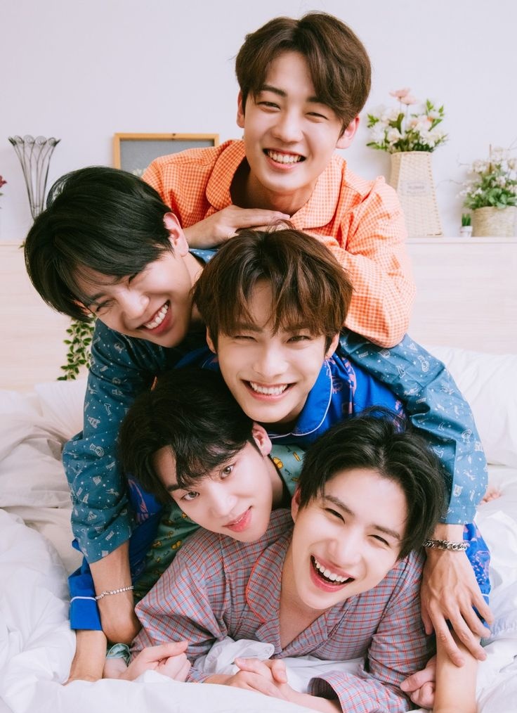 ChanKwanDie's tweet photo. Honestly I never thought I could love a group this much or receive so much strength to get up each day.
Thank you A.C.E. Youโve been my strength.
Fly high until you land with Choice.
Iโll be here waiting with all the love I have to give.
#8yearswithace #ACE #์์ด์ค https://t.co/ggUP9M6cCs